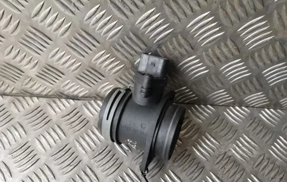 Volkswagen Touran I Mass air flow meter 0281002531 038906461B