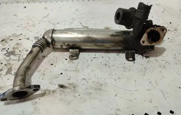 Skoda Octavia Mk2 (1Z) EGR valve cooler 03G131512AD