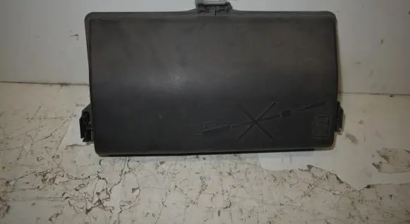 Opel Insignia A Fuse box cover 13222784