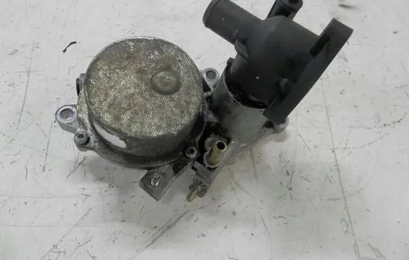 Ford Mondeo Mk III Vacuum pump 