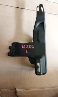 Mercedes-Benz E A207 Front bumper mounting bracket A2078850716