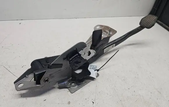 Ford Focus C-MAX Brake pedal 3M512467AP