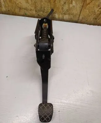 Volkswagen Golf IV Clutch pedal 1J1721321C