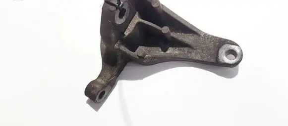 Mazda 3 I Engine mounting bracket