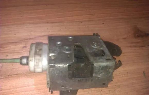 Audi A6 S6 C4 4A Front door lock 4a0837016d