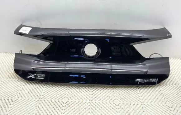 BMW X2 F39 Trunk door license plate light bar 7428466