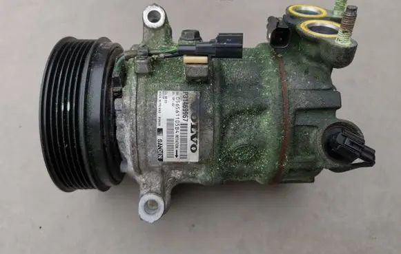 Volvo XC90 Air conditioning (A/C) compressor (pump) 31469967 056561105B4
