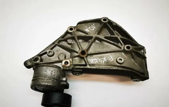 Ford Kuga I Engine mounting bracket 9682367380