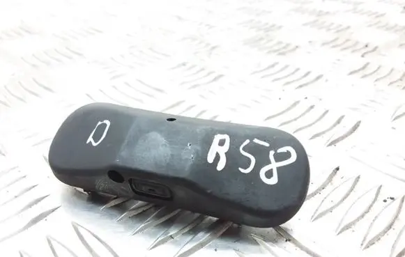 Volkswagen PASSAT B6 Windshield washer spray nozzle 5M0955985