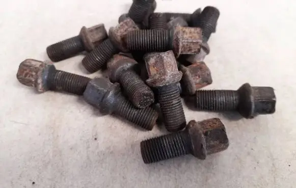Volkswagen Bora Nuts/bolts 