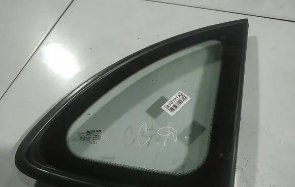 Nissan Almera Tino Rear side window AS2