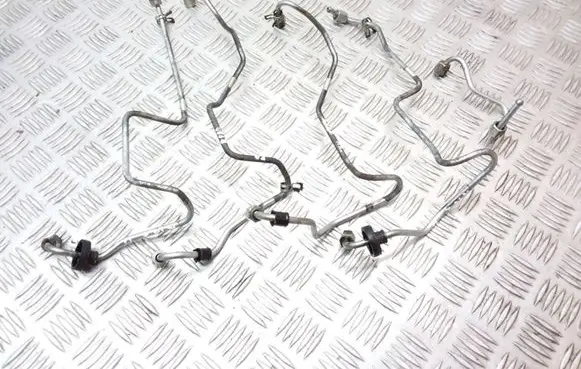 Subaru XV Fuel injector supply line/pipe 