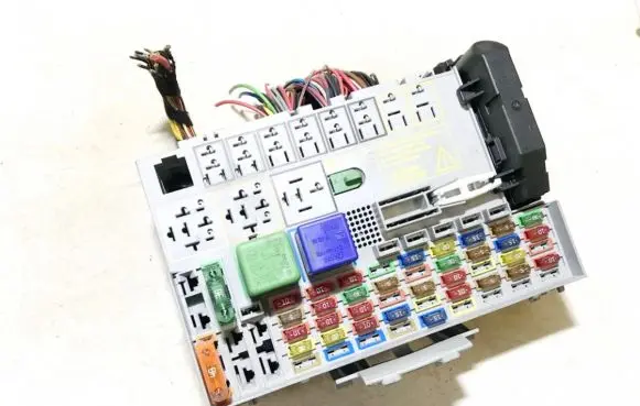 Opel Zafira A Fuse box set 24431677 24412497