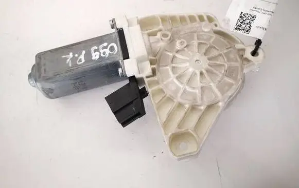 Mercedes-Benz A W169 Front door window regulator motor 996146101