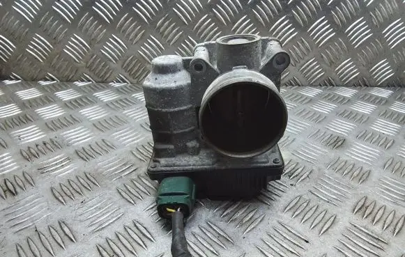 Nissan Primera Throttle valve SERA57601