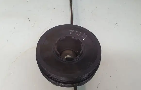 BMW 5 E39 Crankshaft pulley 2247565 11232247565