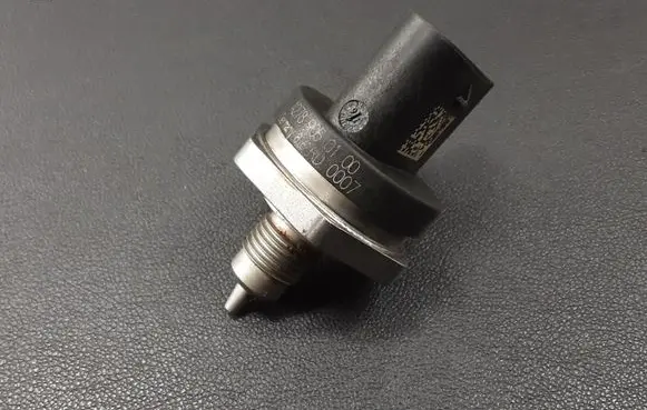 Fuel pressure sensor