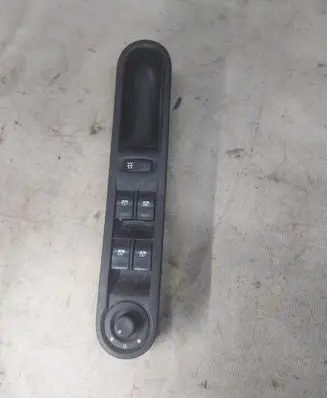 Renault Espace - Grand espace IV Electric window control switch 8200250651