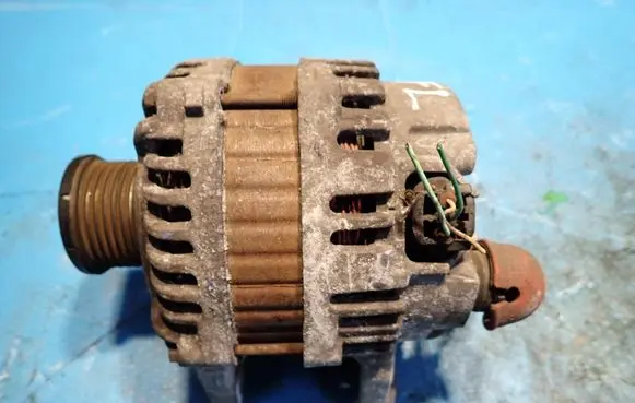 Nissan Juke I F15 Generator/alternator 231001KM1A