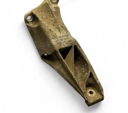 Engine mounting bracket