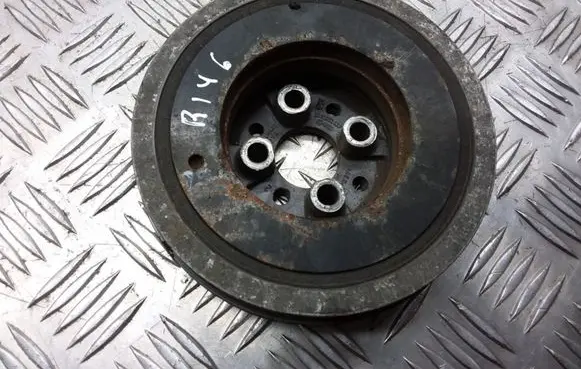 Volkswagen PASSAT B5 Crankshaft pulley 038105243F