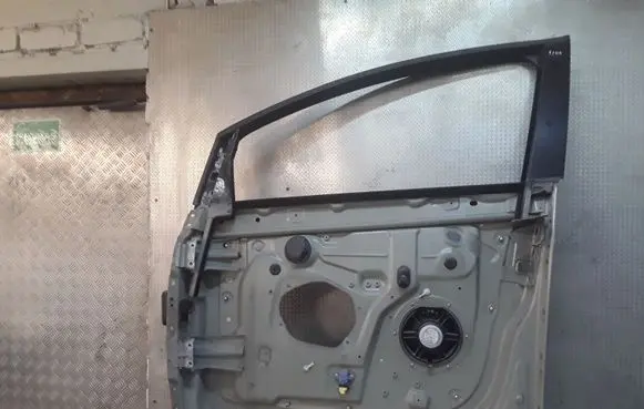 Volkswagen Golf Plus Front door 5M0831311
