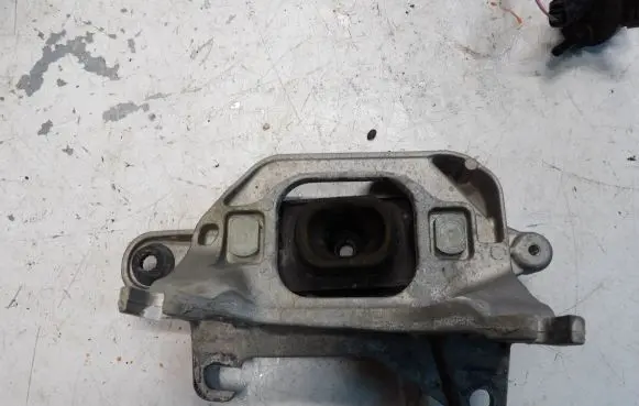 Renault Megane IV Gearbox mounting bracket 112221641R