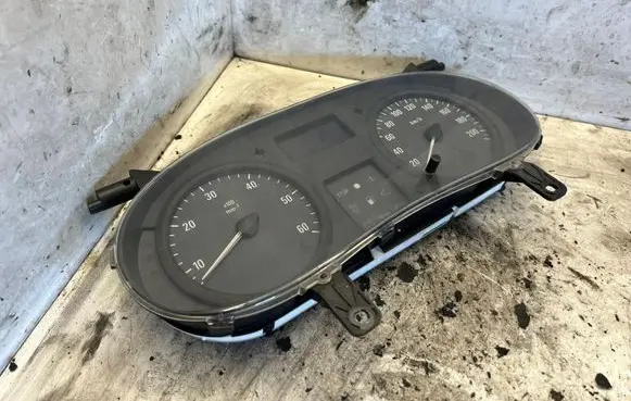 Renault Trafic II (X83) Speedometer (instrument cluster) 8200390135