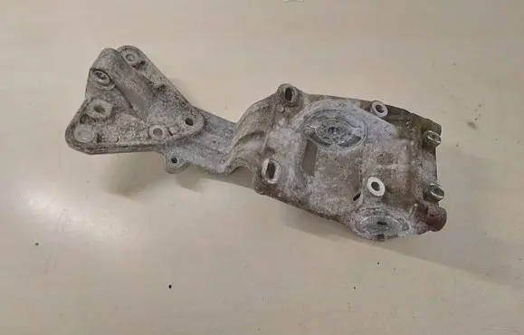 Volvo C30 Generator/alternator bracket 30750940