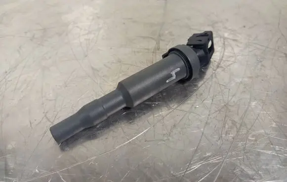 BMW M3 e90 High voltage ignition coil 0221504471 F02979