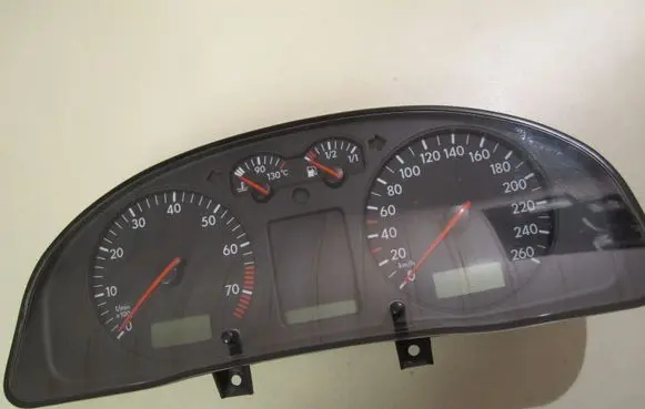Volkswagen PASSAT B5 Speedometer (instrument cluster) 3B1919860B