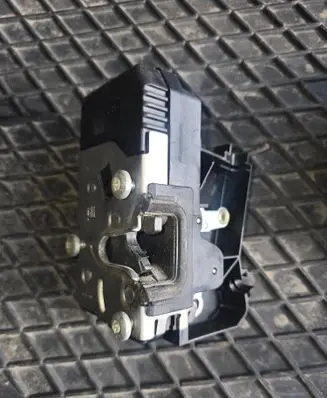 Opel Vivaro Loading door lock 8200282323 93891810