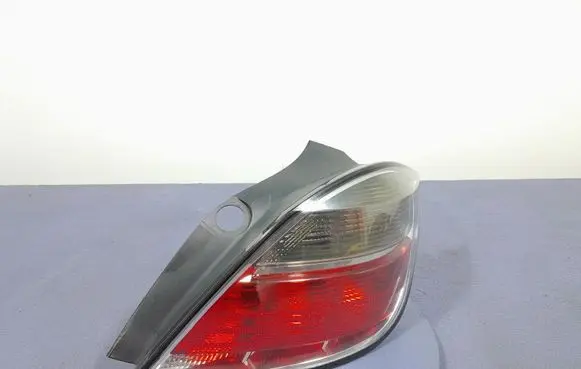 Opel Astra H Rear/tail lights 13222325