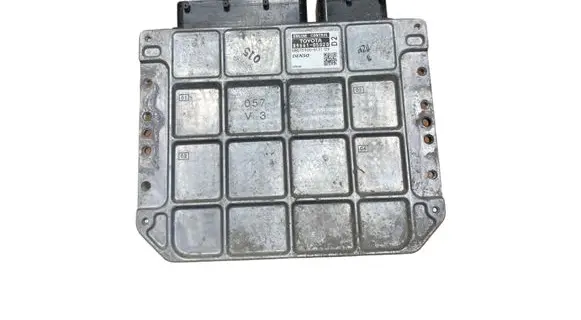 Toyota Avensis T270 Engine control unit/module 8966105D20 MB2759000171