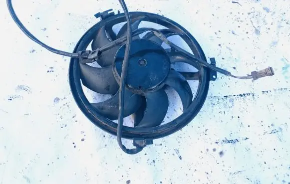 Audi A4 S4 B5 8D Radiator cooling fan shroud