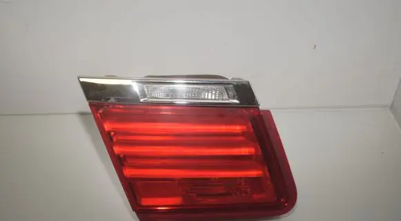 Tailgate rear/tail lights