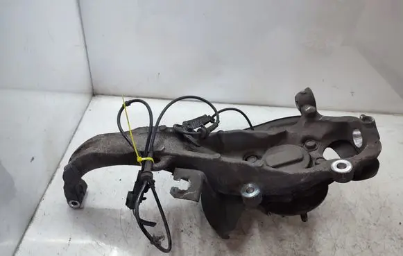 Infiniti Q50 Front wheel hub