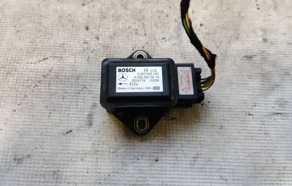 Mercedes-Benz Vito Viano W639 ESP acceleration yaw rate sensor A0025426618 0265005246