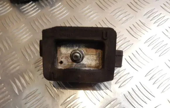 BMW 5 E60 E61 Gear shift cable bracket 6769848 38348