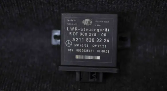 Mercedes-Benz E W211 Light module LCM 5DF008278 A2118203226