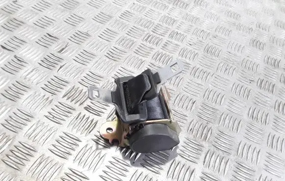 Middle seatbelt (rear)
