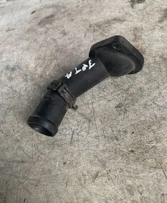 Volkswagen Jetta VI Engine coolant pipe/hose 06a121121c