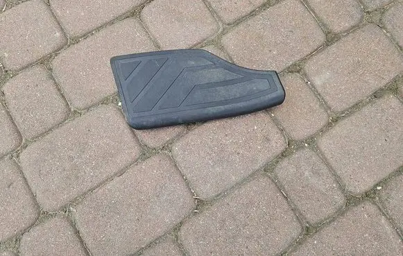 Opel Astra L Foot rest pad/dead pedal 9816297577