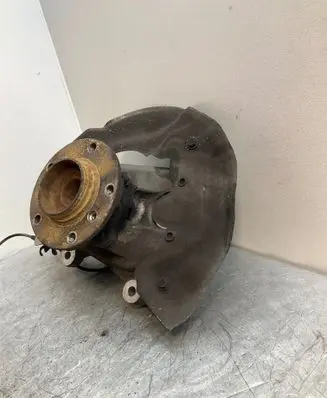 BMW 6 E63 E64 Front wheel hub spindle knuckle 6762018
