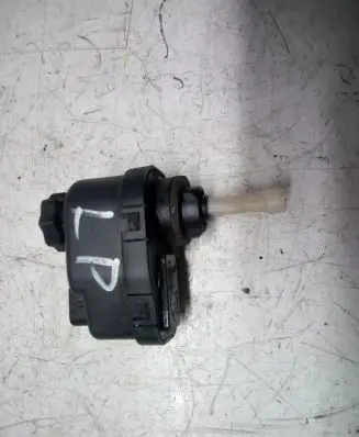 Opel Vectra A Headlight level adjustment motor 0132008308