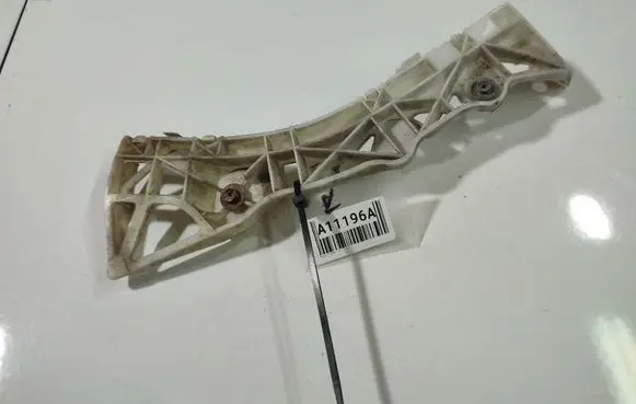 Mazda 3 I Front bumper mounting bracket 