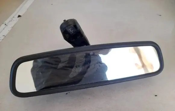 Rear view mirror (interior)