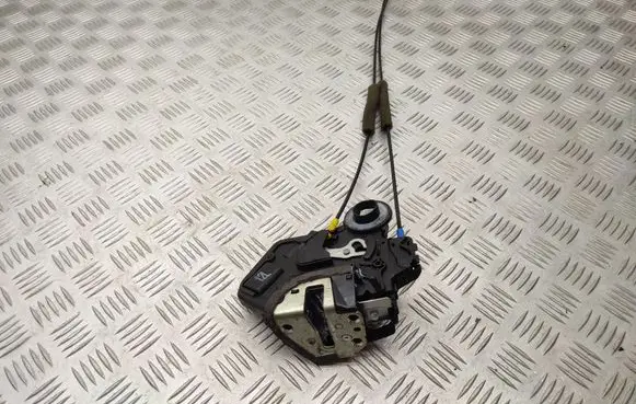 Toyota Corolla Verso AR10 Rear door lock 