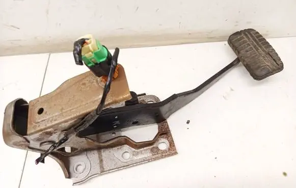 Mitsubishi Outlander Brake pedal 