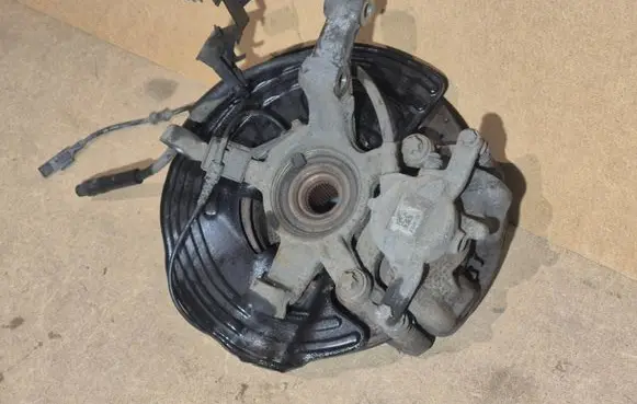 Mercedes-Benz B W246 W242 Front wheel hub 24605